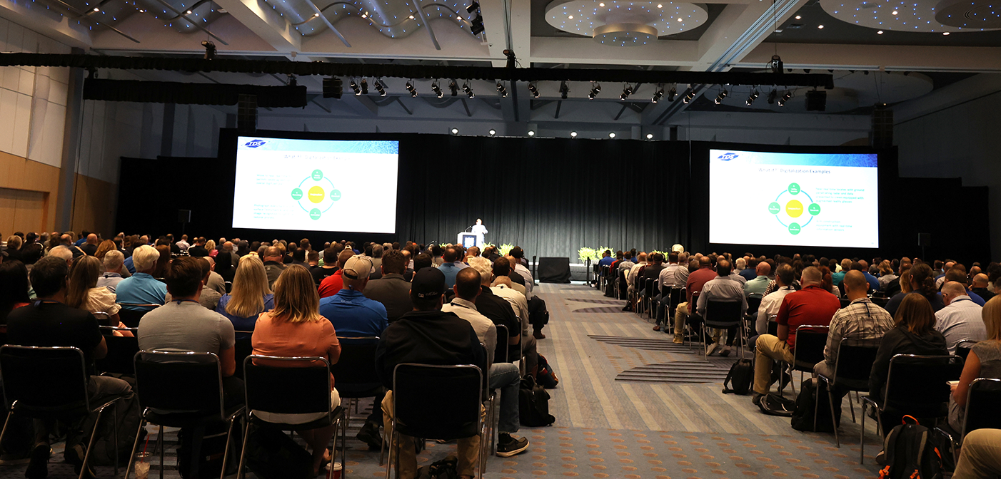 Keynote Crowd 1402x672 R61 1723 634020e7c877d