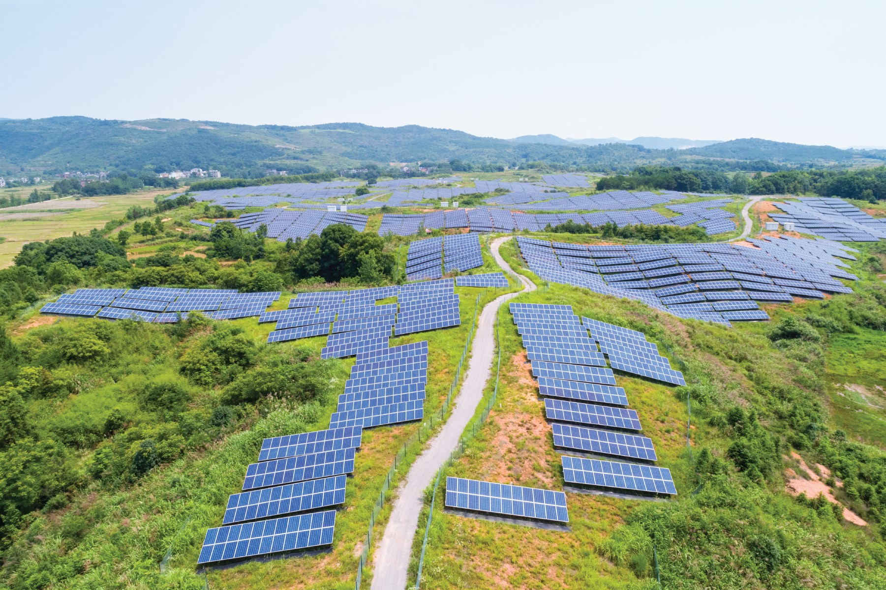 Aerial view of a hillside solar farm (Image source: Varnish Software)