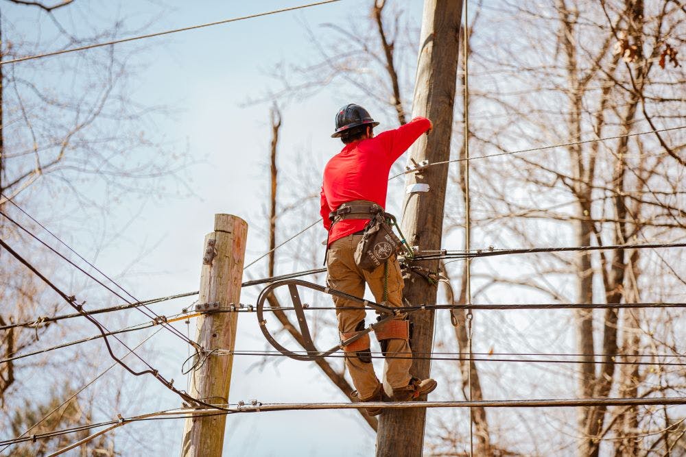 66390f8b165c2e00089c1c92 Velox Lineman Aerial Installation
