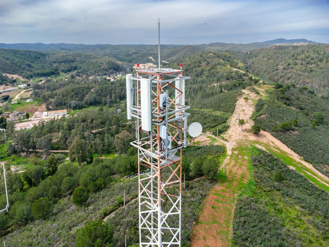 T-Mobile Launches SuperBroadband Business Internet with 5G and Starlink Integration